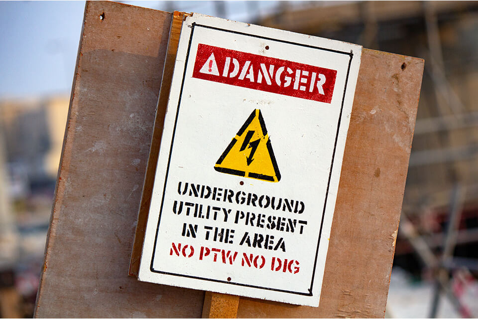 Underground utility present, no digging sign